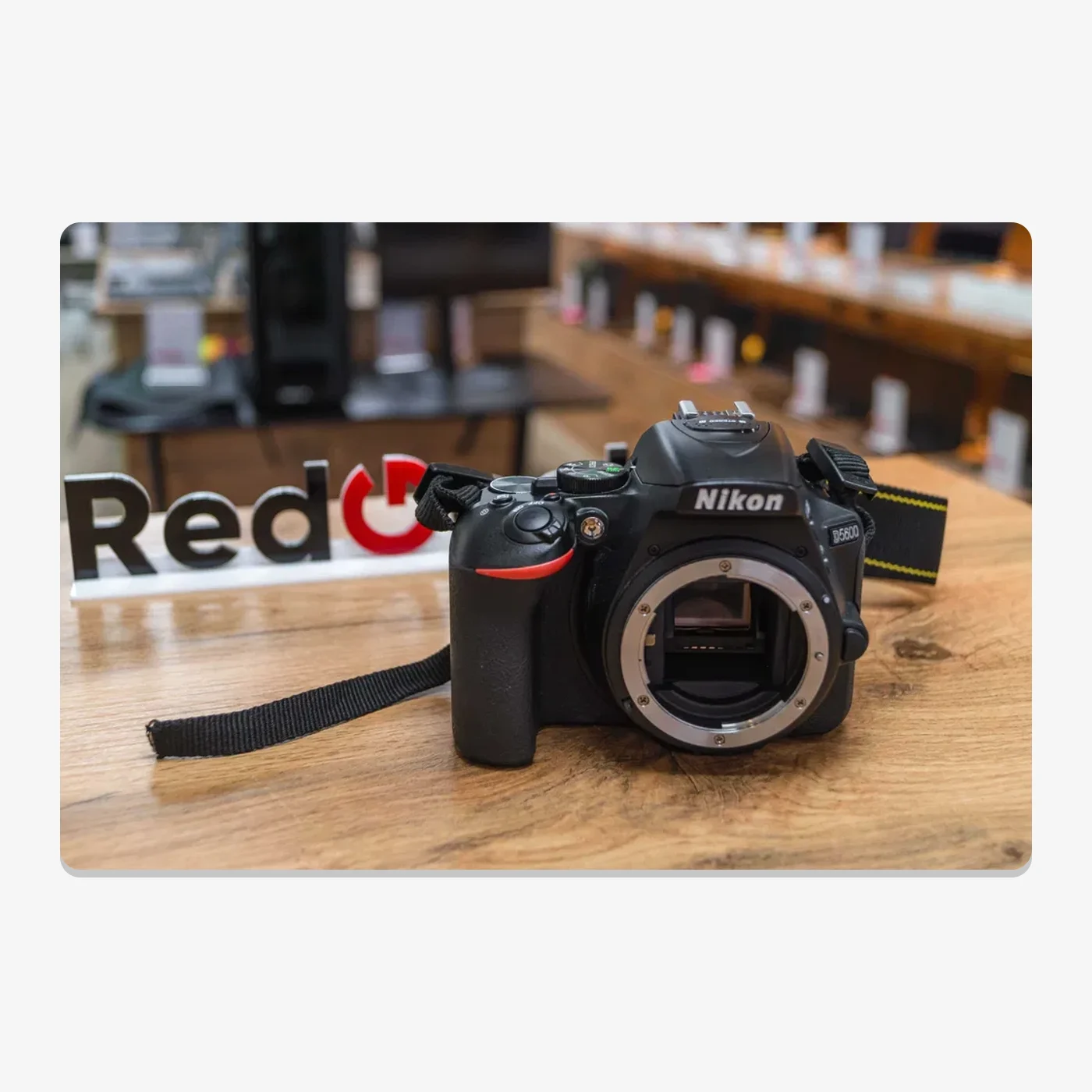 NIKON D5600