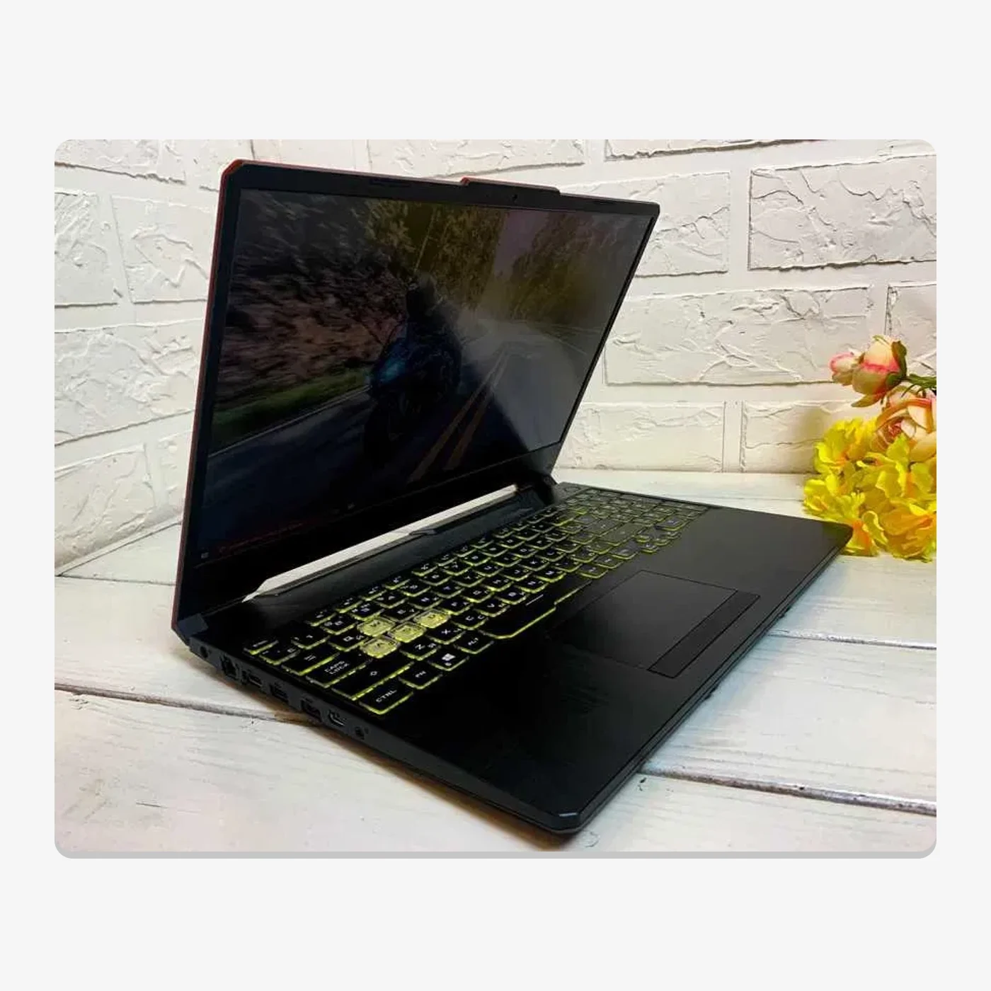 ASUs Tuf Gaming FX506HM i5-11400H RTX 3060 SSD 512 GB